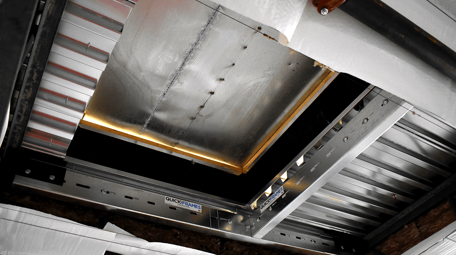 sol-steelconstruction-quickframes-applications-roof-hatch.png